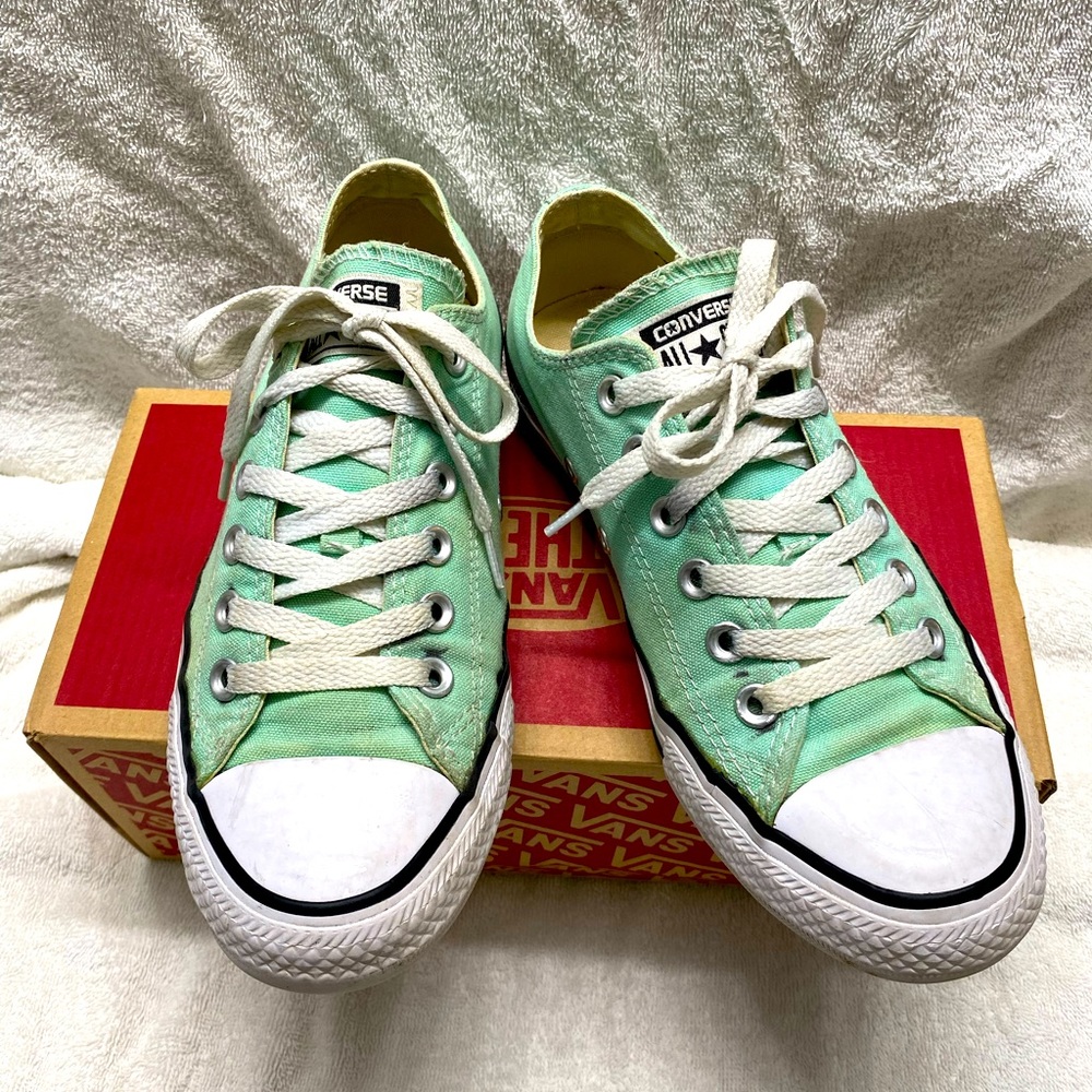 Converse, Unisex, men size 5.5, women size 7.5,
